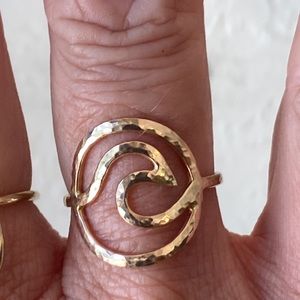 🎉 HAWAIIAN GOLD FILLED WAVE RING‼️